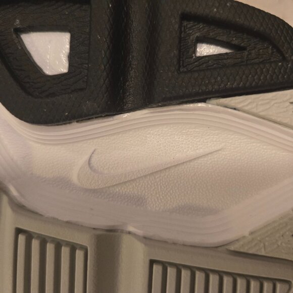 Brand New Nike Initiator 394055-100 Men\'s White/Black Size 9.5 Shoes